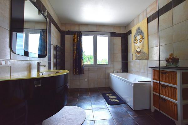 À vendre bien rare – Superbe propriété avec vue imprenable, piscine et prestations haut de gamme – Firminy / Saint-Ferréol-d’Auroure