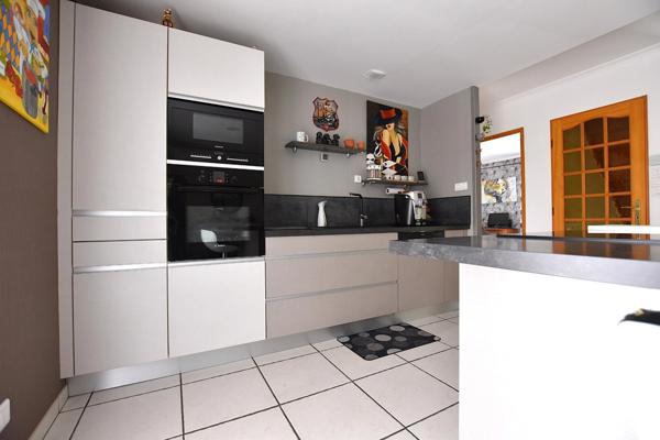 À vendre bien rare – Superbe propriété avec vue imprenable, piscine et prestations haut de gamme – Firminy / Saint-Ferréol-d’Auroure