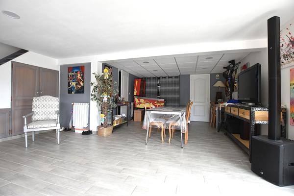 À vendre bien rare – Superbe propriété avec vue imprenable, piscine et prestations haut de gamme – Firminy / Saint-Ferréol-d’Auroure