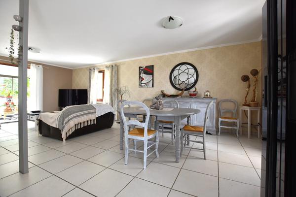 À vendre bien rare – Superbe propriété avec vue imprenable, piscine et prestations haut de gamme – Firminy / Saint-Ferréol-d’Auroure
