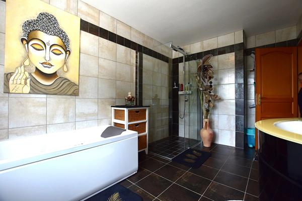 À vendre bien rare – Superbe propriété avec vue imprenable, piscine et prestations haut de gamme – Firminy / Saint-Ferréol-d’Auroure