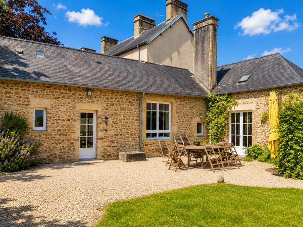 Maison
         12 pièces
        - 320 m² Bien prestige 695 000 € *