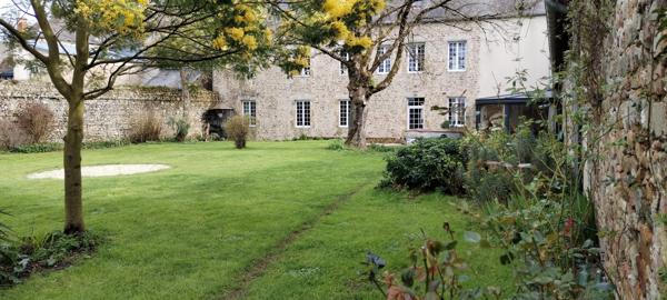 Maison
         12 pièces
        - 320 m² Bien prestige 695 000 € *