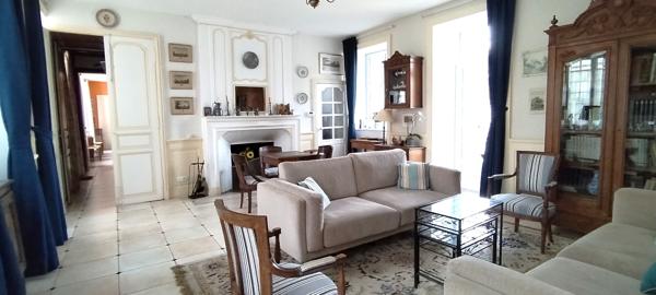 Maison
         12 pièces
        - 320 m² Bien prestige 695 000 € *