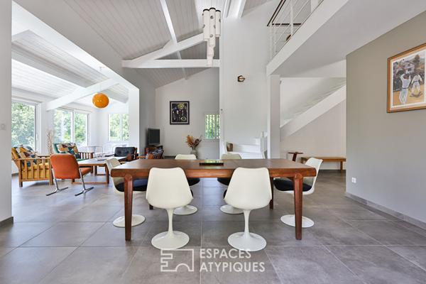 Villa élégante nichée dans un parc arboré