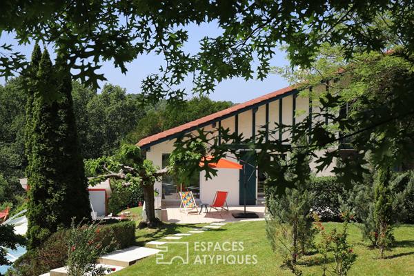 Villa élégante nichée dans un parc arboré