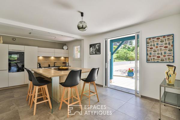 Villa élégante nichée dans un parc arboré