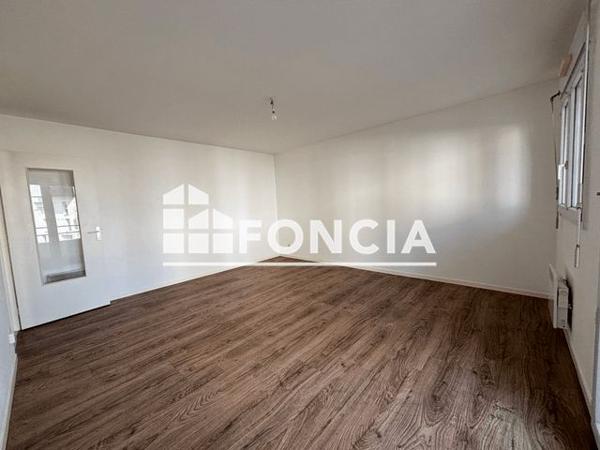 Location Appartement 2 pièces 55.65 m² - 53 RUE JEAN JAURES Reze 44400