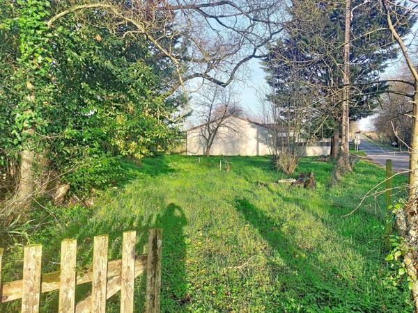 Terrain à la Bénate