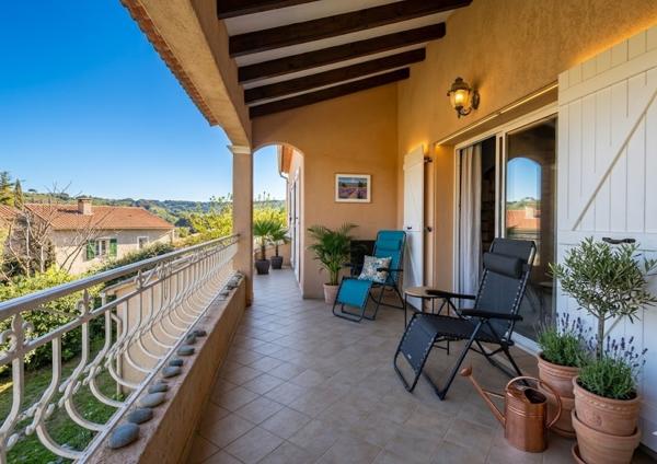 - VILLA FOLELLI  230 M²  VUE MER PISCINE SECTEUR CALME