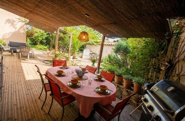 - VILLA FOLELLI  230 M²  VUE MER PISCINE SECTEUR CALME