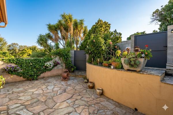 - VILLA FOLELLI  230 M²  VUE MER PISCINE SECTEUR CALME