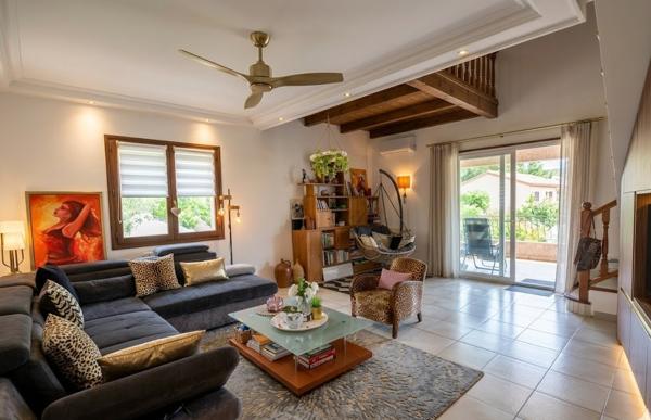 - VILLA FOLELLI  230 M²  VUE MER PISCINE SECTEUR CALME