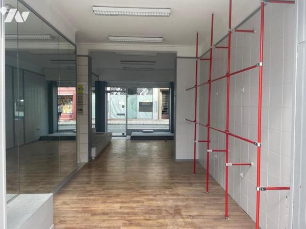 LOCAL COMMERCIAL OU PROFESSIONNEL - CENTRE-VILLE - VIRE