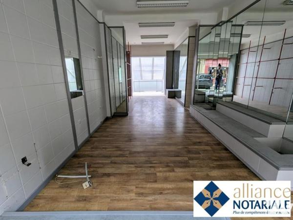 LOCAL COMMERCIAL OU PROFESSIONNEL - CENTRE-VILLE - VIRE