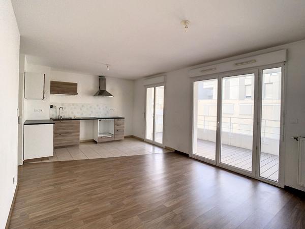 VILLEURBANNE LA SOIE - APPARTEMENT T3 d'environ 63 m² AVEC TERRASSE ET GARAGE