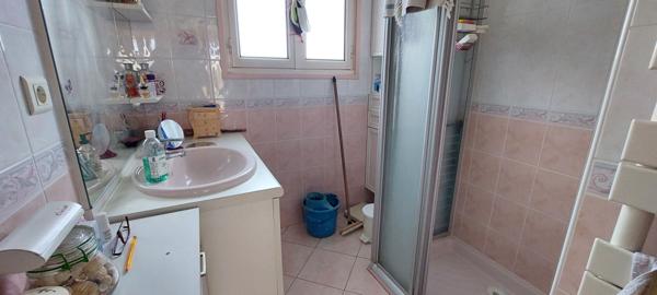 À vendre : Maison spacieuse  157 m2 à Saint Denis Les Bourg - 5 chambres  avec 2 garages sur 871 m2 de terrain