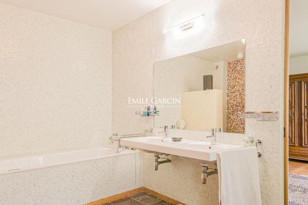 A vendre - demeure familiale - St Louis- 230 m² - ascenseur - Versailles quartier St Louis -6 chambres - jardin