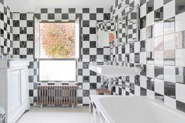 A vendre - demeure familiale - St Louis- 230 m² - ascenseur - Versailles quartier St Louis -6 chambres - jardin