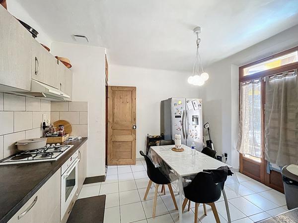 Manosque, Maison 4 pièces, studio indépendant, piscine et dépendances