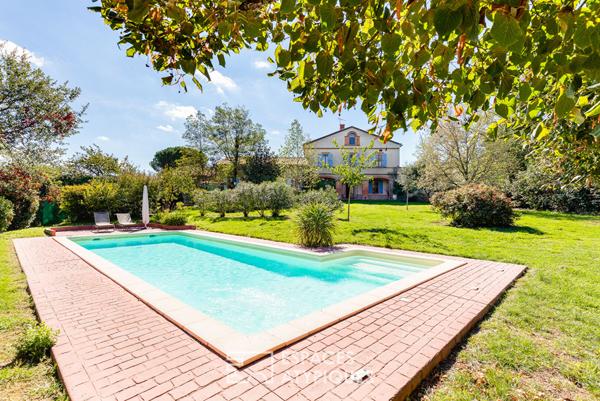 Maison de maître et gîte indépendant à proximité immédiate du Château de Launac