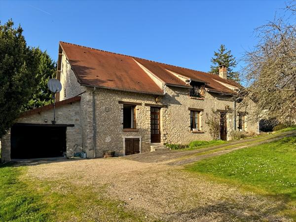 MAISON EN PIERRE DANS LA VALLÉE DE LA JUINE