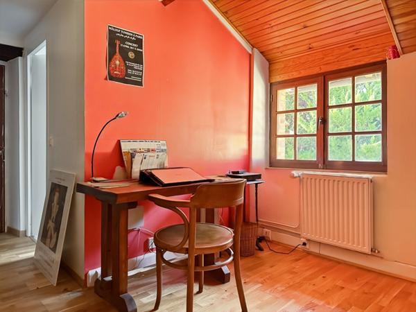 MAISON EN PIERRE DANS LA VALLÉE DE LA JUINE