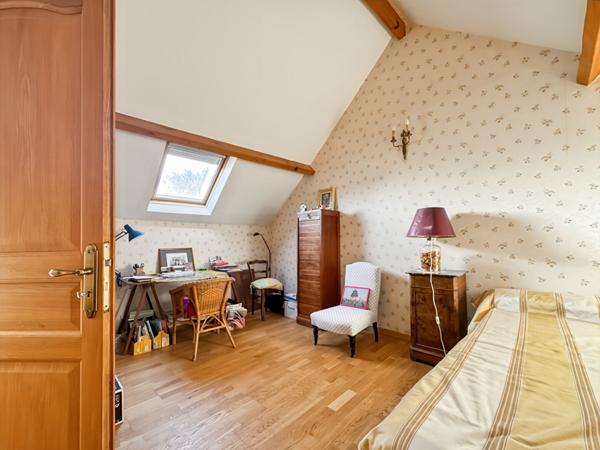 MAISON EN PIERRE DANS LA VALLÉE DE LA JUINE