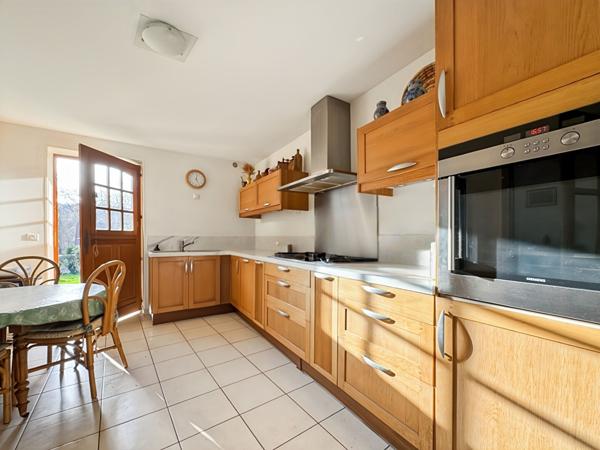 MAISON EN PIERRE DANS LA VALLÉE DE LA JUINE