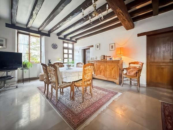 MAISON EN PIERRE DANS LA VALLÉE DE LA JUINE