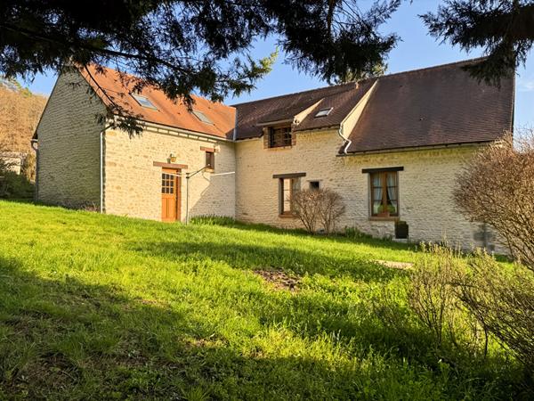 MAISON EN PIERRE DANS LA VALLÉE DE LA JUINE