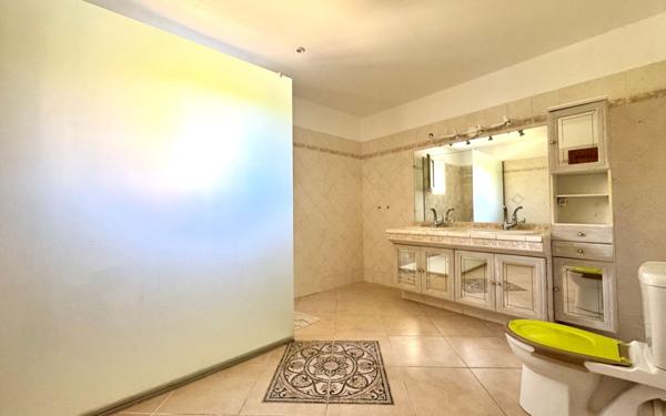 Maison à vendre    4 pièces • 130,77 m2 Salon-de-Provence