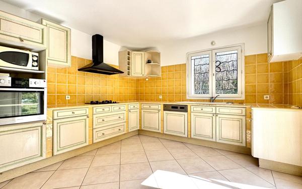 Maison à vendre    4 pièces • 130,77 m2 Salon-de-Provence