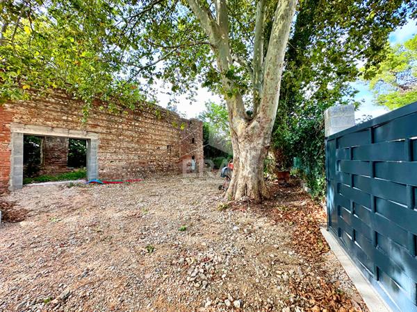 A VENDRE -PERPIGNAN -TERRAIN VIABILISÉ AVEC BÂTISSE EN PIERRE ? PERMIS DE CONSTRUIRE ACCORDÉ