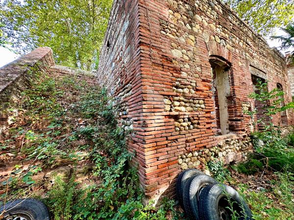 A VENDRE -PERPIGNAN -TERRAIN VIABILISÉ AVEC BÂTISSE EN PIERRE ? PERMIS DE CONSTRUIRE ACCORDÉ