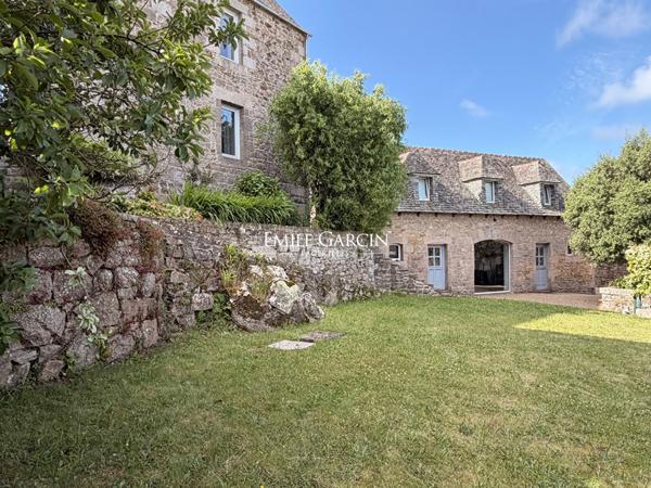Louannec, Presbytère du XVIIIe siècle & Maison d'amis remarquable à vendre