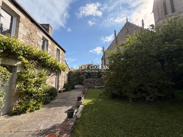 Louannec, Presbytère du XVIIIe siècle & Maison d'amis remarquable à vendre