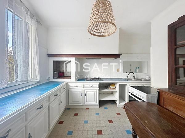 Villa T5 avec jardin, garage et dépendances