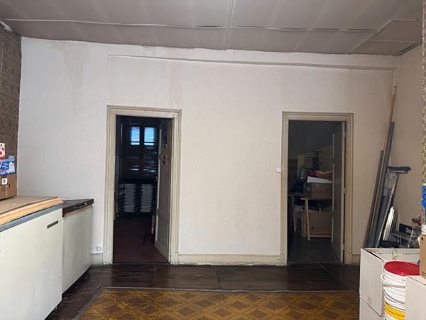 IMMEUBLE avec local comercial au centre de Varilhes