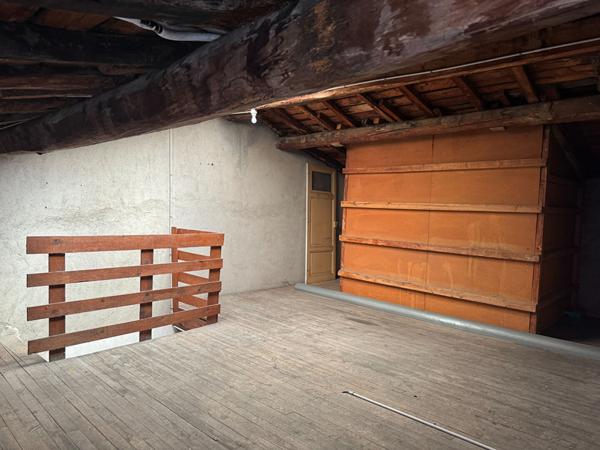 IMMEUBLE avec local comercial au centre de Varilhes