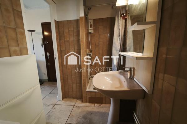Studio en rez-de-chaussée avec terrasse privative