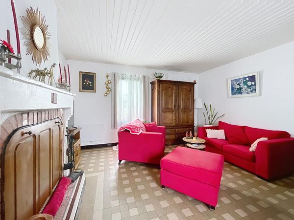 À vendre. Maison à L'Aiguillon-la-Presqu'île, 2 chambres, bureau, garage, jardin.