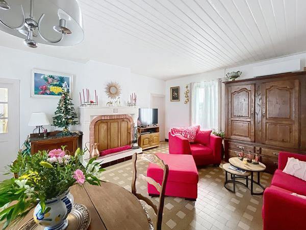 À vendre. Maison à L'Aiguillon-la-Presqu'île, 2 chambres, bureau, garage, jardin.