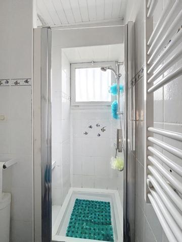 À vendre. Maison à L'Aiguillon-la-Presqu'île, 2 chambres, bureau, garage, jardin.