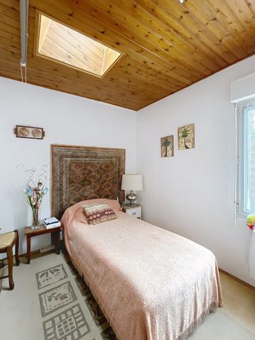 À vendre. Maison à L'Aiguillon-la-Presqu'île, 2 chambres, bureau, garage, jardin.