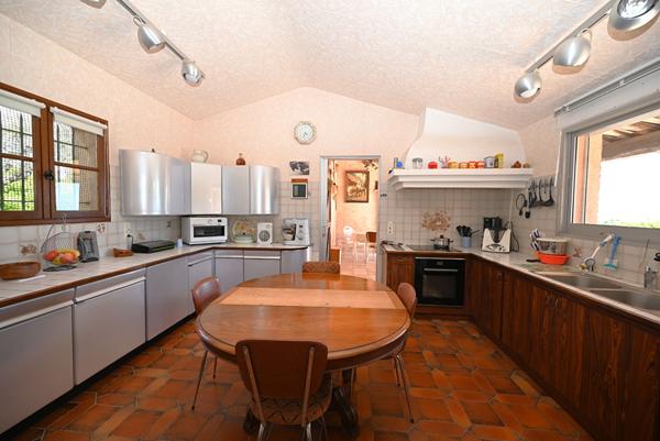 EXCLUSIVITE CHATEAUNEUF-DE-GRASSE -CHEMIN DE SAINT JEAUME 181 m²