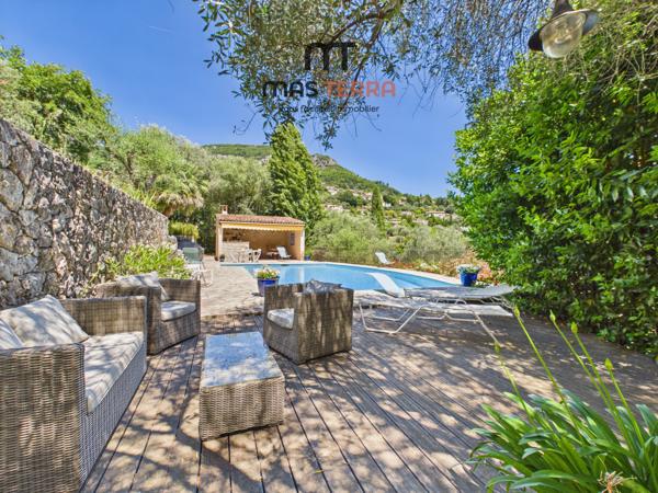 Maison
         6 pièces
        - 150 m² Bien prestige 830 000 € *