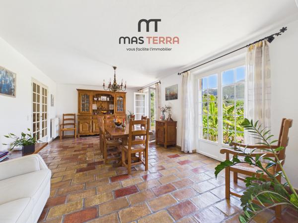 Maison
         6 pièces
        - 150 m² Bien prestige 830 000 € *