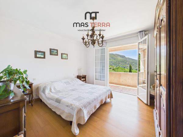 Maison
         6 pièces
        - 150 m² Bien prestige 830 000 € *