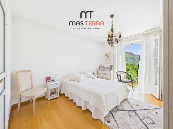 Maison
         6 pièces
        - 150 m² Bien prestige 830 000 € *